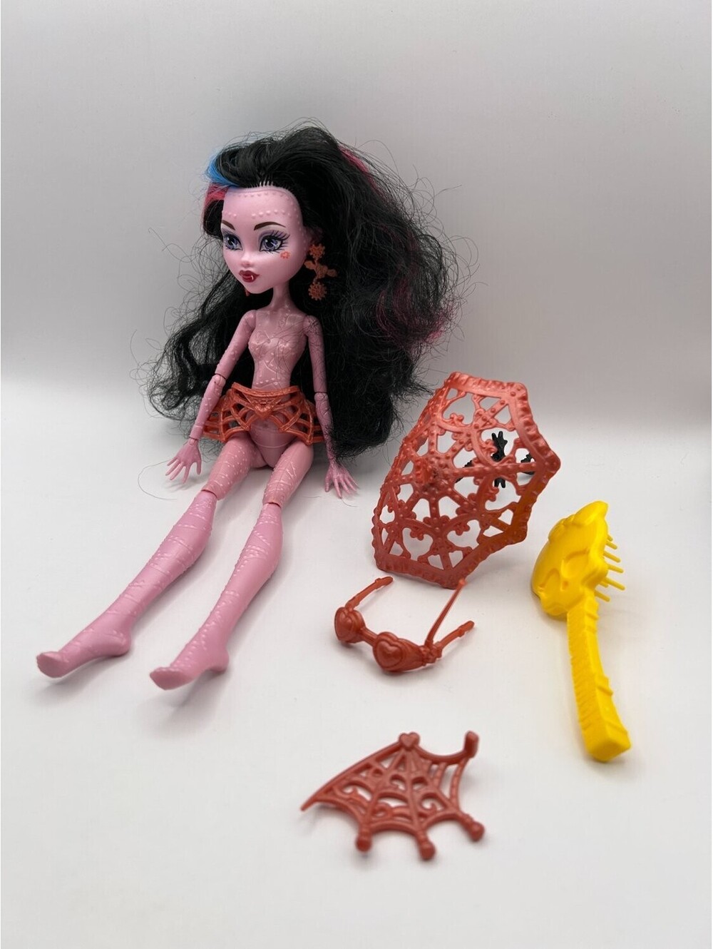 Monster High Freaky Fusion Dracubecca Doll Parasol 1 Wing Glasses Brush